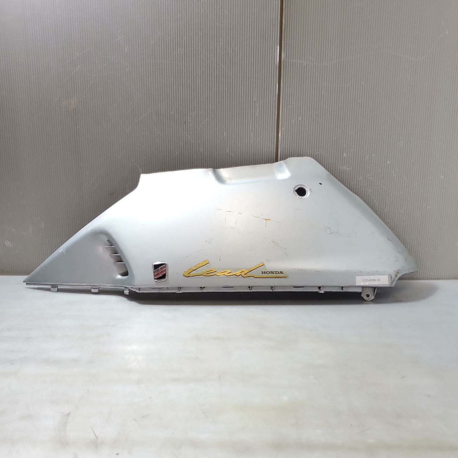 HONDA リード50 AF20 ボディー カバー 左　LEAD ホンダ
