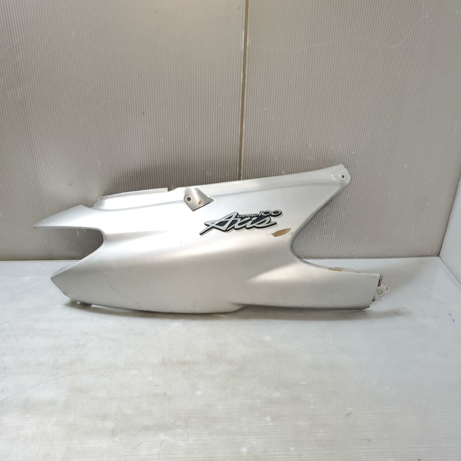 YAMAHA アクシス100 SB01J ボディーカバー 右　AXIS ヤマハ