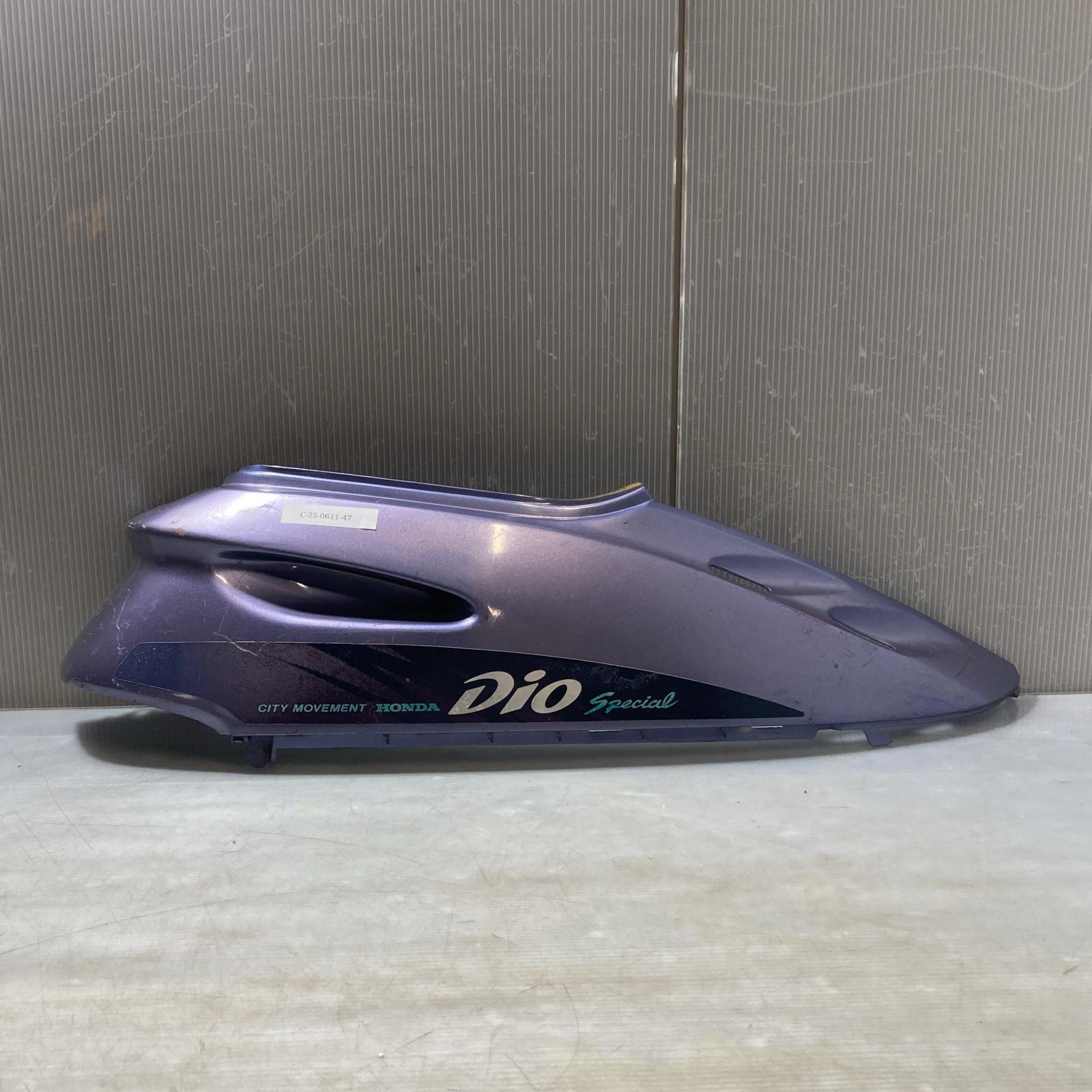 HONDA ディオ50 AF27 ボディー カバー右　Dio ホンダ