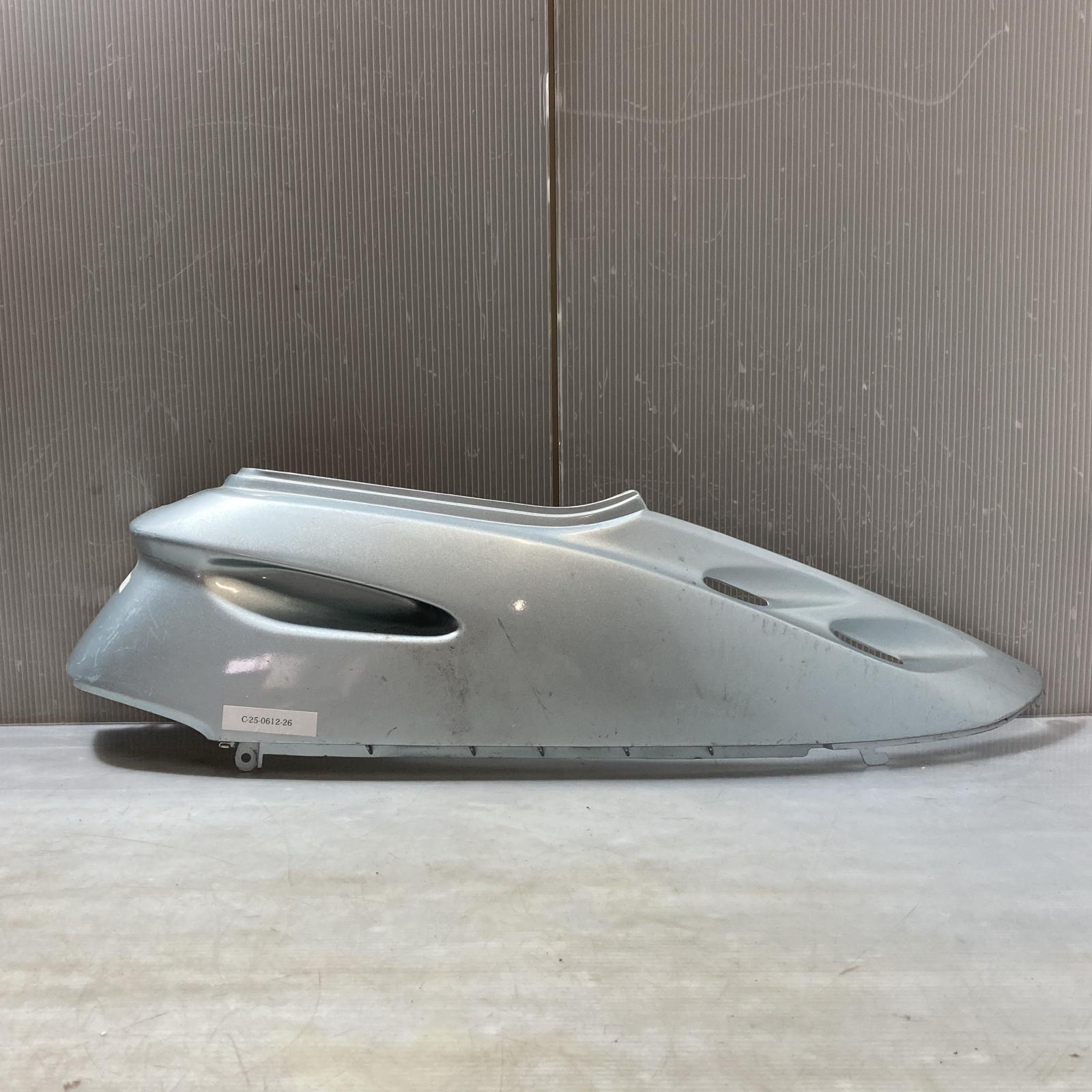 HONDA ディオ50 AF27 ボディー カバー右　Dio ホンダ