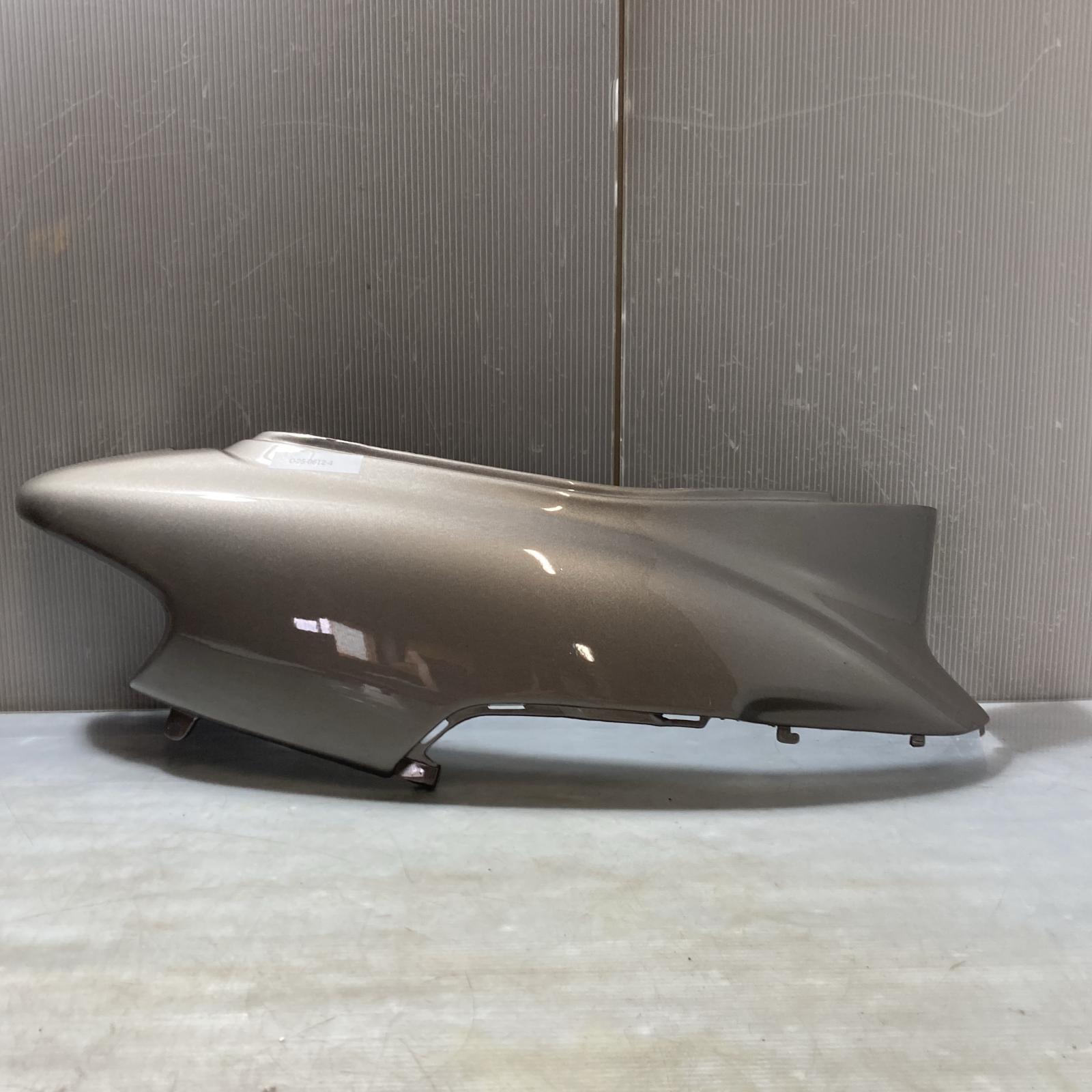 HONDA ディオ50 AF34 ボディー カバー右　Dio ホンダ