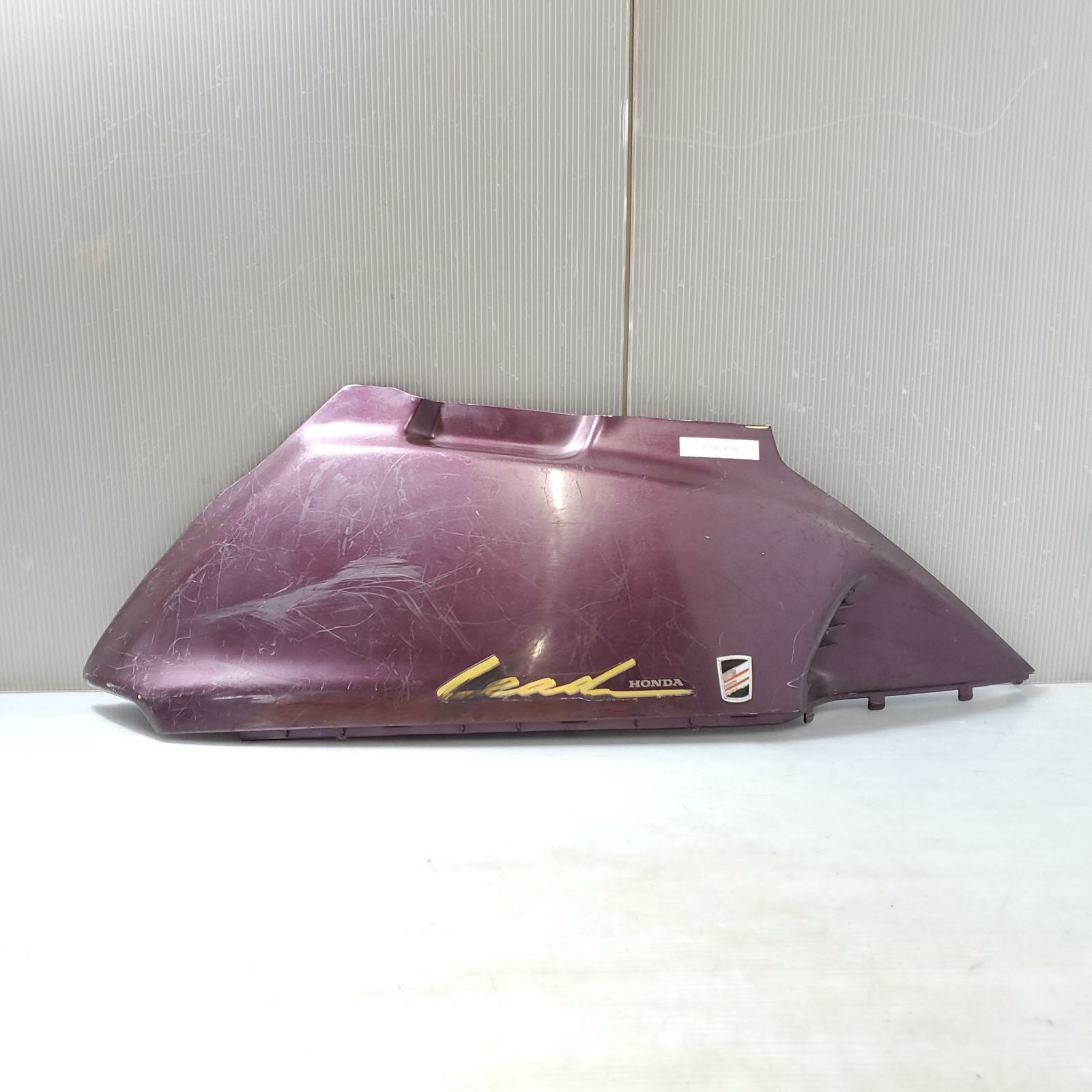 HONDA リード50 AF20 ボディー カバー右　LEAD ホンダ