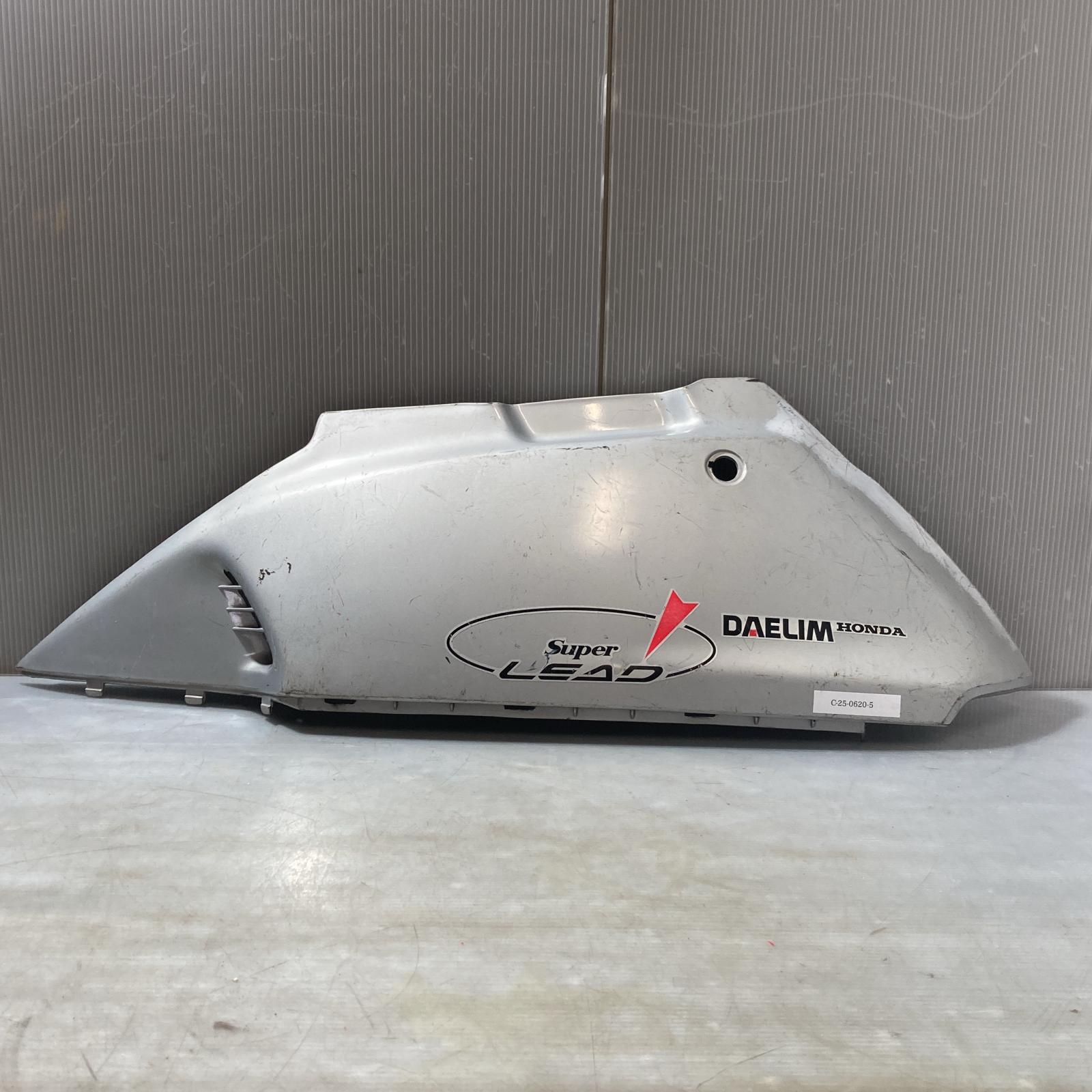 HONDA リード50 AF20 ボディー カバー 左　LEAD ホンダ