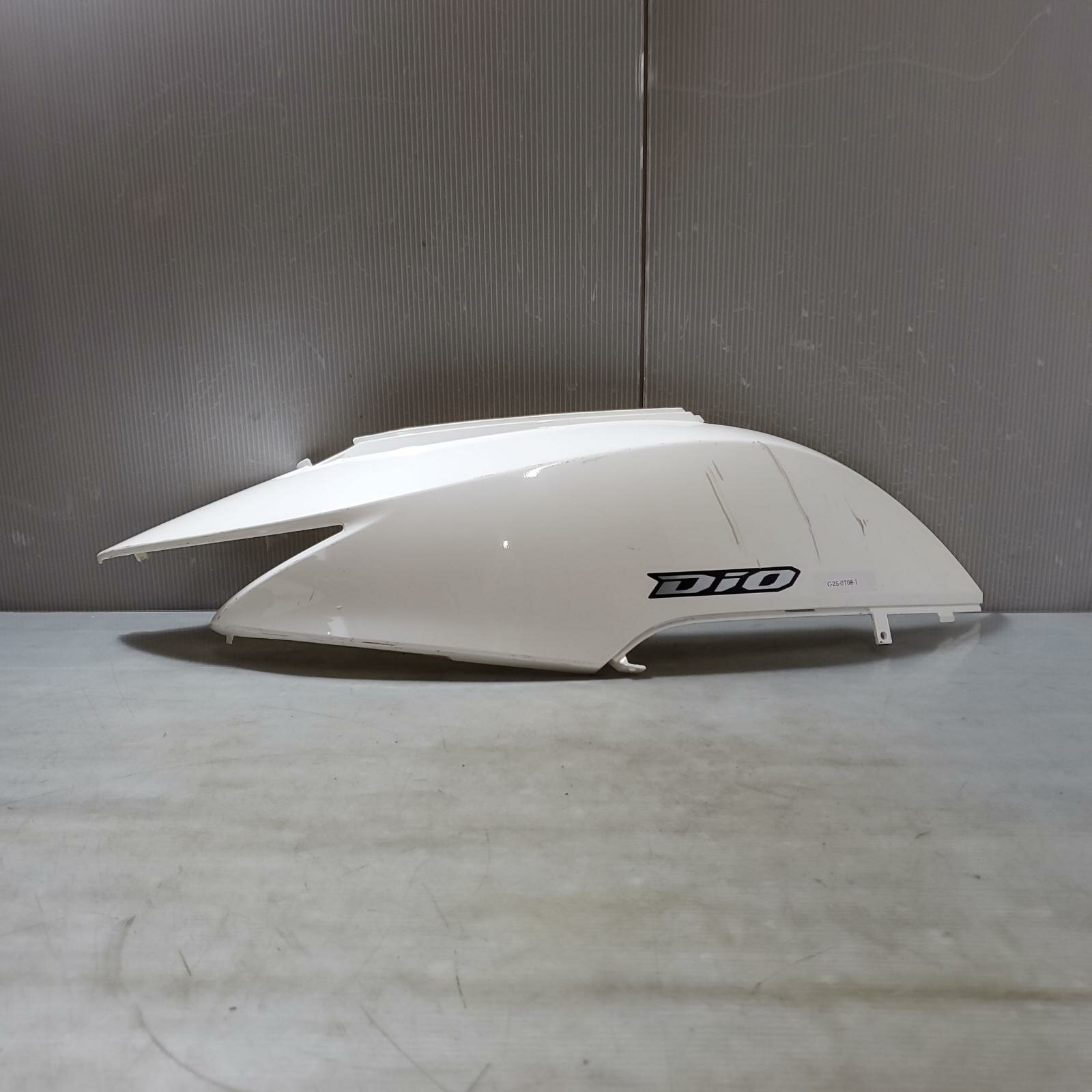 HONDA ディオ50 AF62 ボディー カバー右 Dio ホンダ