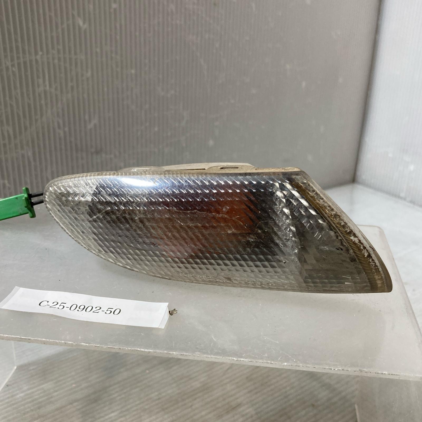 【管理番号】C-25-0902-50 【メーカー】SUZUKI/スズキ 【適合車種】レッツ2　CA1PA 【商品名】フロント ウィンカー右 Let's 【型式】CA1PA 【対応年式】1999年 【ランク】中古 【部品タイプ】純正部品 【動作】動作確認済