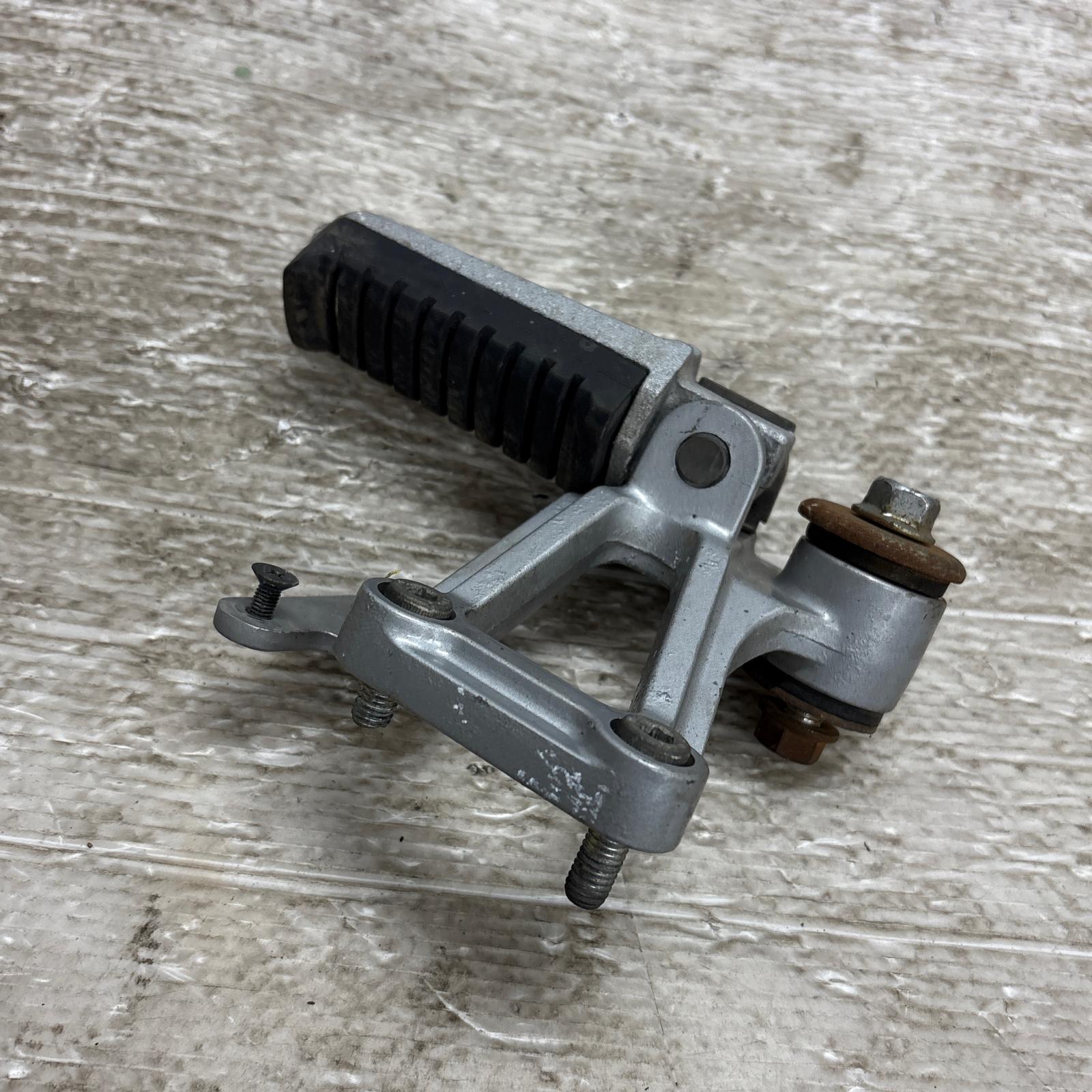 KAWASAKI GPZ400R ZX400D リアステップ 左 カワサキ