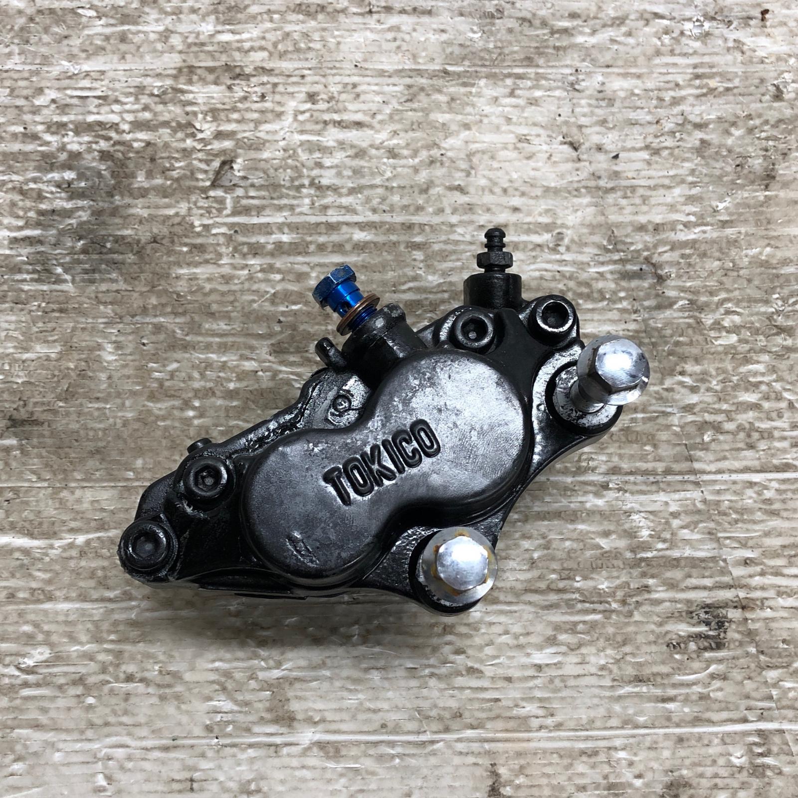 KAWASAKI ゼファー1100 ZRT10A フロントキャリパー 右 カワサキ