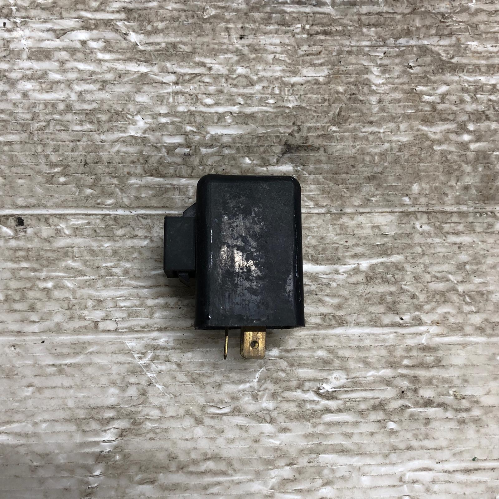 KAWASAKI ゼファー1100 ZRT10A ウィンカーリレー カワサキ