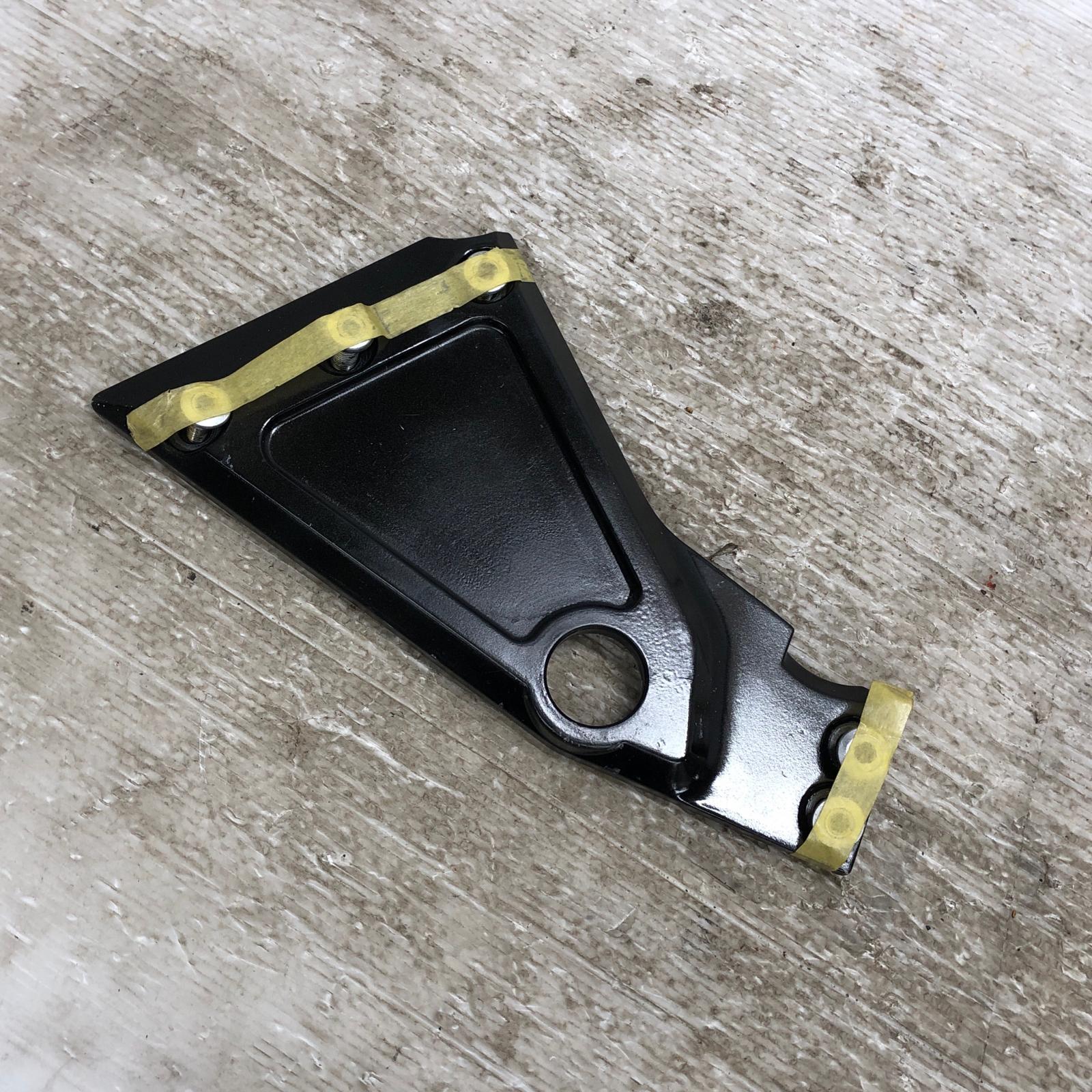 KAWASAKI ゼファー1100 ZRT10A ピボットプレート 左 カワサキ