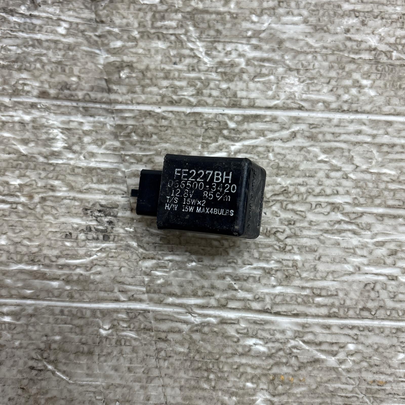 KAWASAKI バリオス2 ZR250B ウィンカーリレー カワサキ