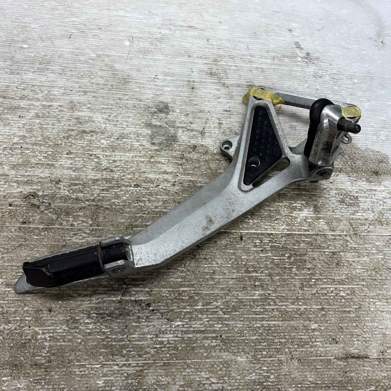 HONDA ホーネット250 MC31 ステッププレート 右 ホンダ