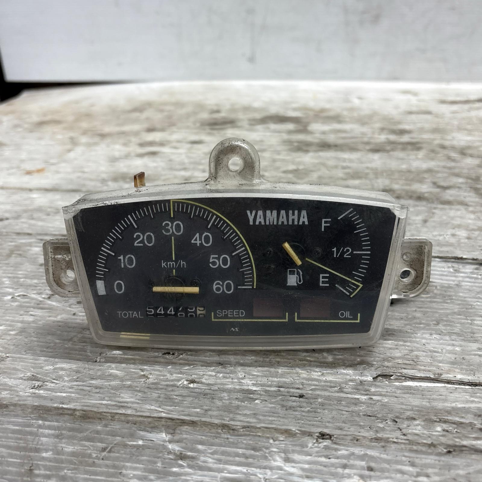 【管理番号】M-260331-26 【メーカー】YAMAHA/ヤマハ 【適合車種】ギア 4KN 【商品名】メーター 【型式】4KN 【車体番号】4KN-1562** 【ランク】中古 【部品タイプ】純正部品 【動作】動作未確認 【状態】(表面)小キズ、 薄汚れ (内側)小キズ、 薄汚れ 【商品説明】針折れています