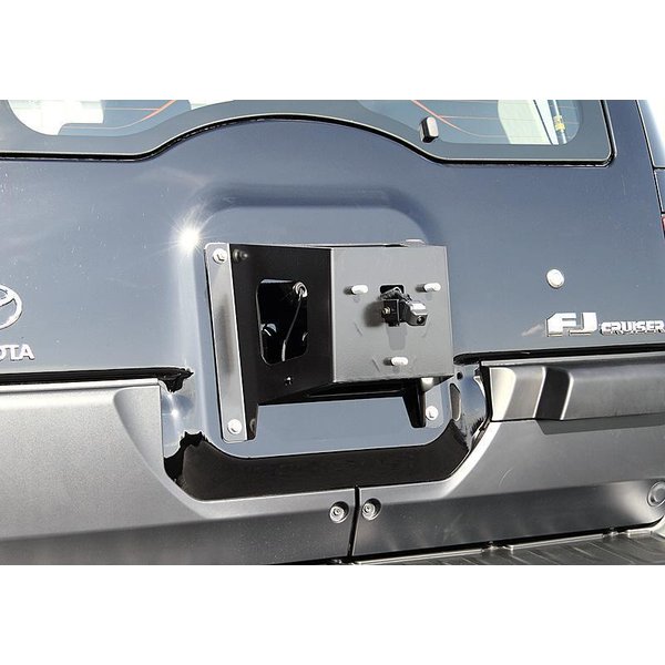 商品名 JAOS スペアタイヤブラケット FJクルーザー 07-09 / SPARE TIRE BRACKET FJ CRUISER 07-09車種・型式 / 年式など FJクルーザー 07-09 / 07-09モデル適合車種・グレード・仕様 ALL(左ハンドル)商品コード（品番） / 定価 B320245 / 15000円商品内容 スペアタイヤブラケット、バックカメラ取付ブラケット、ボルトセット■適合詳細/商品納期/送料/ 注意事項についての詳細はPCページ等で 必ずご購入前にご確認をお願い致します。■商品詳細 車種・型式 / 年式など：FJクルーザー 07-09 / 07-09モデル 適合車種・グレード・仕様：ALL(左ハンドル) 商品コード（品番） / 定価：B320245 / 15000円 商品概要： 商品内容：スペアタイヤブラケット、バックカメラ取付ブラケット、ボルトセット 仕様：スチール、3.2t、ブラック塗装 取付時の手引/参考取付時間（業者の場合）：純正交換 / 　0.5時間 取付時寸法(注意点）：ホイール取付面変更量:純正位置から後へ20mm、上へ10mm移動 注意事項・補足説明：適応ホイールサイズ:16x8.5Jインセット30程度まで(センターボア:55φ以上) 適応タイヤ外径:835mm程度まで(285/75R16または285/70R17等) ラグナットは純正を使用 インセット、ホイールリム形状、タイヤサイズにより装着できない場合あります 純正バックモニター装着可(ホイールによりモニターにホイールが映り込む可能性あり) 純正バックモニター取付用ブラケット付(スライド機構付) ■適合詳細/商品納期/送料/：注意事項についての詳細はPCページ等で 必ずご購入前にご確認をお願い致します。 当商品のより詳しい情報や在庫状況は？【商品ページURL】：メーカーHPリンクにて ご購入前に 商品適合や納期・在庫状況を必ずご確認頂きます様お願い致します。検索エンジンでコチラのJAOSの商品コードを入力→　「B320245/339」　→ 在庫確認が可能です。 JAOS スペアタイヤブラケット FJクルーザー 07-09 ： ■商品納期についてこちらの商品はメーカーからのお取り寄せ商品です。在庫があれば2営業日程度でメーカーより直送となります。在庫切れの場合、状況によって数ヶ月お時間を頂く場合もございます。 エアロパーツなどは受注生産のため1．5ヶ月〜となっております。（お急ぎの場合はトラブル防止の為、事前に納期確認をお願い致します。） 事前確認無く、ご注文後の納期が遅い等の理由でのキャンセルは一切お受けできません。 ■送料 ・本州/四国/九州・・・・・・送料無料・北海道/沖縄/その他離島・・・・・・・・・着払いとなりますのでご注意ください。 配送先は車関連の業者様のみとなります（個人様でも送り先を 業者様に ご指定頂ければご注文可能です）→　個人宅を直送先にされた場合は変更依頼をさせて頂くか、もしくは連絡が取れない場合はキャンセルをさせて頂きます。予めご了承ください。 ※屋号（店舗名または自動車関係の社名）、住所、固定電話が必須となります。 ※出荷準備が整いましたら送り状Noをご連絡させて頂きます。 ■注意事項/備考※必ず適合をご確認、またPCページで商品詳細をご確認の上、ご購入下さい。 ※お客様の車種適合・品番間違い等による返品・交換は致しかねます。 取り扱い商品は新品です。初期不良以外の返品および交換はご容赦ください。 マッチングに関しては、お客様ご自身で現車と商品データ、形状をご確認の上、ご注文をお願い致します。 商品画像と実物の色はモニター色合い等で若干異なる場合がございます。 万が一商品違い・運送中破損等が起きた場合には、商品到着後3日以内にご連絡ください。(できるだけ迅速な商品確認・検品をお願い致します) お客様都合によるご注文後のキャンセル、ご購入後の返品・交換は受け付けておりません。ご不明な点・ご質問等はご注文前にお問い合わせ下さいます様お願い致します。 ご購入前に必ず型式・年式・グレードなどをご確認下さい。 取付後はいかなる場合でも返品・交換は承る事が出来ません。 商品改良により適合条件が変更になる場合もございます。予めご了承ください。 商品の最新情報はメーカーホームページにてご確認下さい。　→　「JAOS」で検索。 適合をご確認頂かず適合外の商品をご注文/落札された場合のキャンセルは、ご注文者/落札者様都合のキャンセルとなります。（オークションの場合、自動的に落札者様に”非常に悪い”の評価が付与されます。） 当店の表記価格は全て税抜です。 ※本体金額と送料を合計した税込金額をお支払いください。 ※振込手数料はお客様ご負担でお願い致します。 メーカーより予告なく仕様変更および商品生産終了となる場合もございます。（オークションの場合、お互いに評価無しにて終了させて頂きますこと予めご了承ください。）