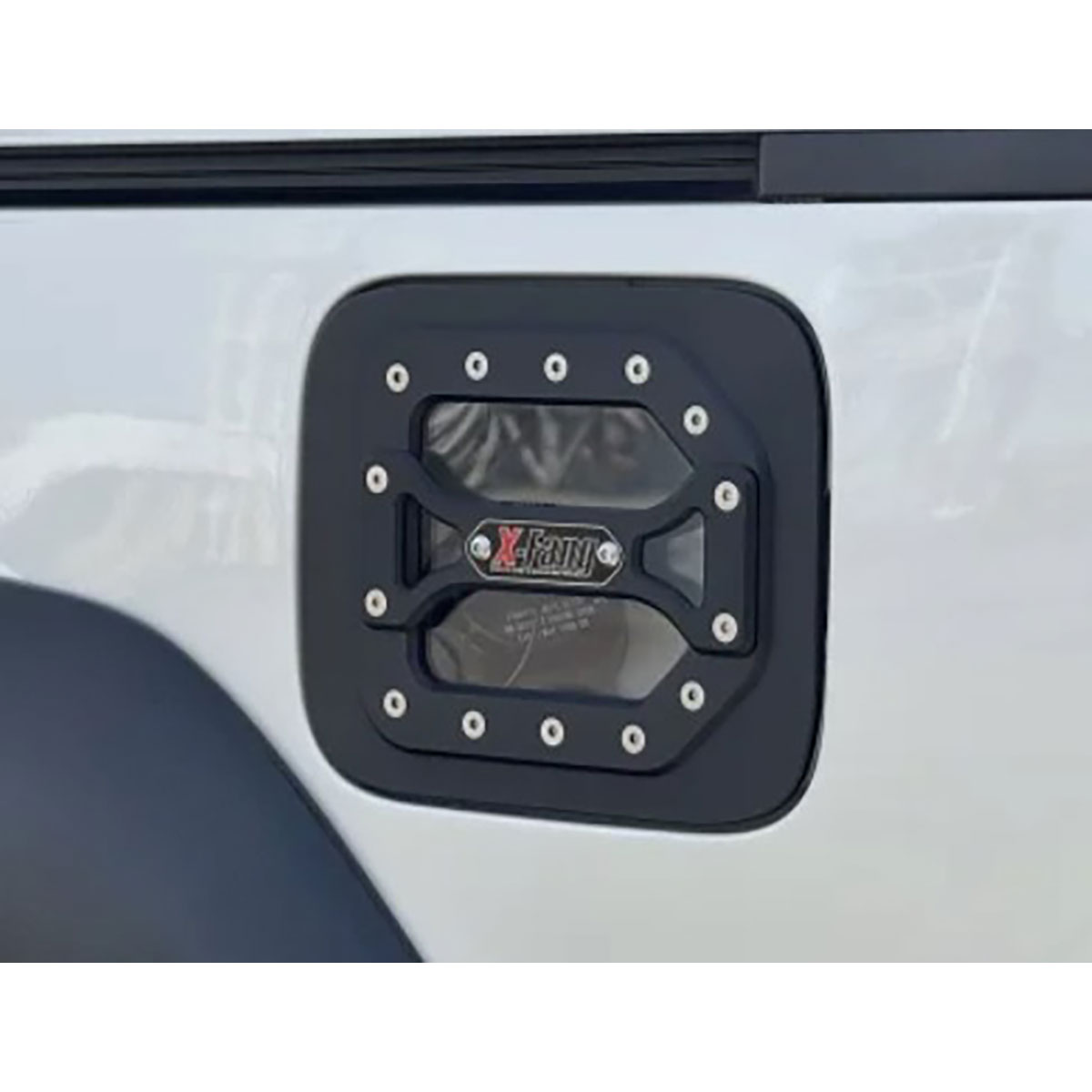 【4/4 20:00-4/10 01:59 エントリーでP5倍】XーFang クロスファング ビレットフューエルリッドプロテクター Type-XF XF220184OP01 ミツビシ デリカD:5 ビレットフューエルリッド装着車