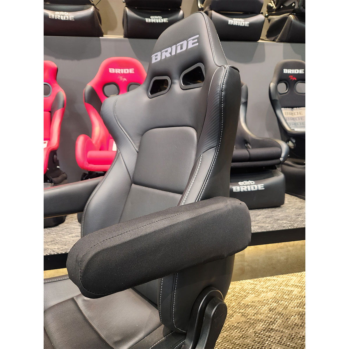 �ӻ��� ������쥹�ȥ��С� RECARO BRIDE���� AB-2525 �֥�å�