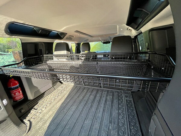メッシュ ラゲッジラック【UK社外製】100mm deep - front of rack130mm deep - rear of rack935 x 250mm of usable rack space［適合例］ディフェンダー90 2020-現在