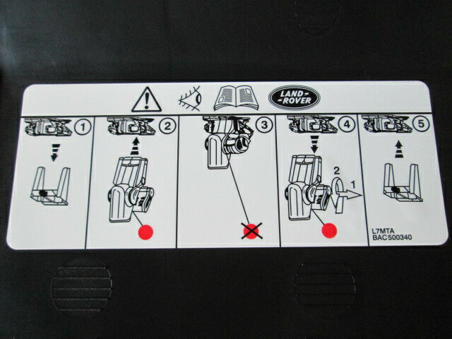 リアバンパーエンドカバー【UK純正品】　牽引部カバー［適合例］ディスカバリー3 05-09　・ディスカバリー4 10-16