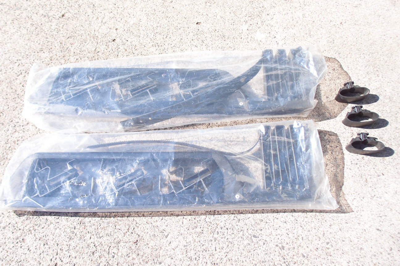 純正スキー&ボードキャリア【新古・訳アリ品】ランドローバー各車用※このパーツのみでは車に付きません。※付属品が欠品しております。