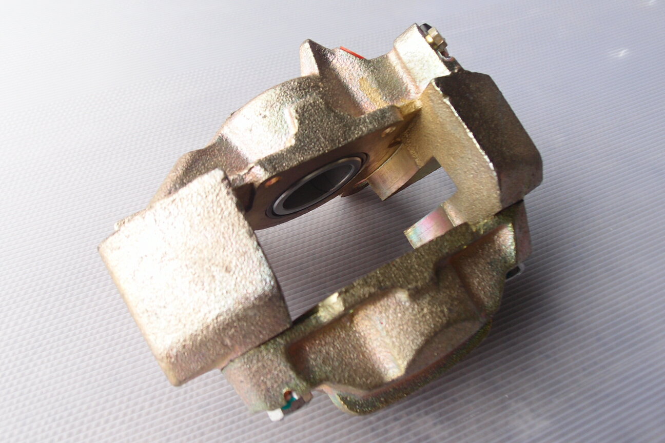 右リア ブレーキキャリパー【新品】[適合車種]ディフェンダー110 94y~01y