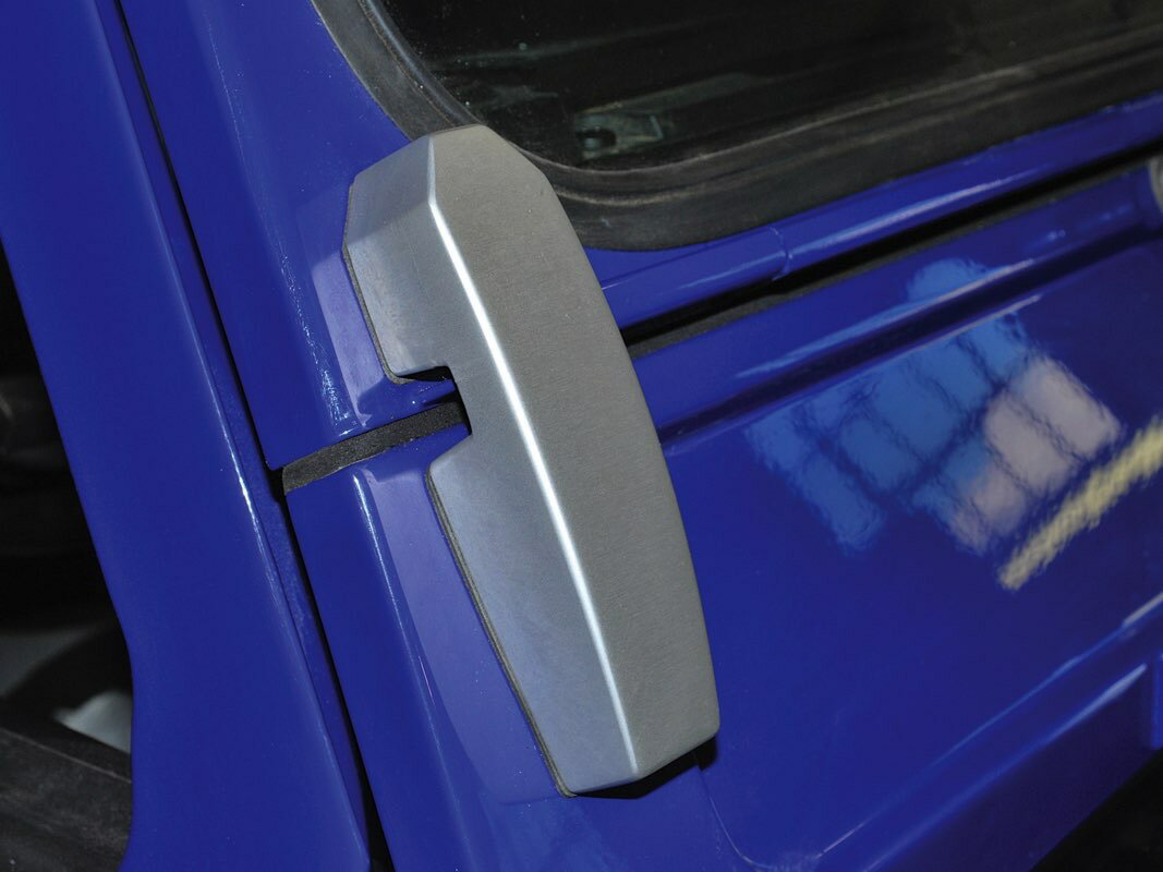 ウィンドスクリーンブラケット【UK社外製】　ペア2個セット　アルミビレット　全2色 ブラック/シルバー［適合例］ディフェンダー 1983-2016