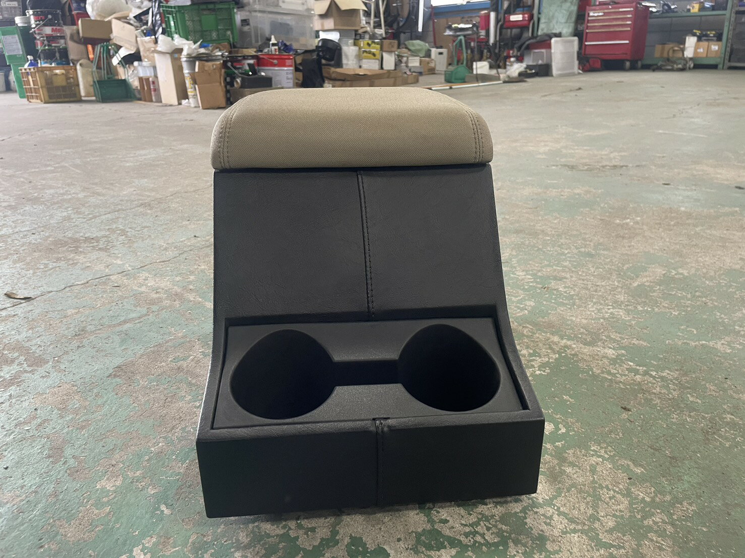 【中古】キャビーボックス　ディフェンダー　ブラック×ベージュファブリック【純正】ディフェンダー　DEFENDER　ヘリテイジ　, 現状販売品【アウトレット】used　在庫限り1点