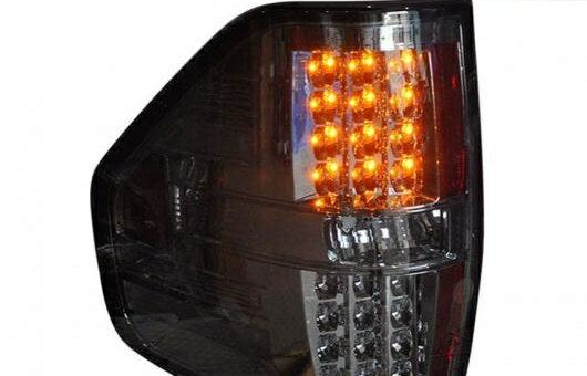 【カラー】 レッド商品種別：Tail Light Assembly適合参考：FORD材質：led特徴：Taillight電圧：12V明るさ（ルーメン）：3400LmLEDチップメーカー：Cree光源：LED電圧：12LEDビームタイプ：Condensing適合参考車種：for Ford F150年式：2008-2016商品種別：Rear Lights直径：5inch重さ：6kg当店ではこの商品の適合確認は行っておりません。※こちらの商品は純正品ではございません。輸入品の為、多少の汚れ、スレがある場合がございます。当社では複数店舗を運営し他店舗でも販売しております。そのため、商品の品切れ等によりお届けできない場合、 またはお届けが遅れる場合がございます。その際には当店よりご連絡を差し上げますが、あらかじめご了承くださいますようお願いいたします。また、商品の手配が行えないことが判明してから商品ページに反映されるまで、営業日・営業時間の都合により数日ほどお時間をいただく場合がございます。右ハンドル車用・左ハンドル車用の区別のある商品がございます。特にミラー、エアコンダクトカバー、メーターカバーなど左右で形状が異なる可能性が高い商品につきましてはご注意ください。画像をご確認いただいた上で、ご注文いただけますようお願いいたします。商品説明に記載のあるグレードのみ適合いたします。（グレードなど記載のない場合は標準モデルのみ適合）■選択項目名カラー レッド 赤 RED■品番AL-HH-1197-RD■適用関連事項フォード FORD■JAN4570023013838　