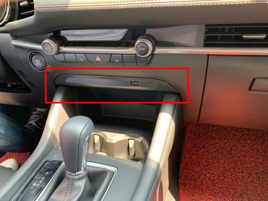 適用: MAZDA3 アクセラ セダン BP 2019 2020 カーボンファイバー調 フロント USB インターフェース フレーム 装飾 AL-KK-0411 AL Interior parts for cars