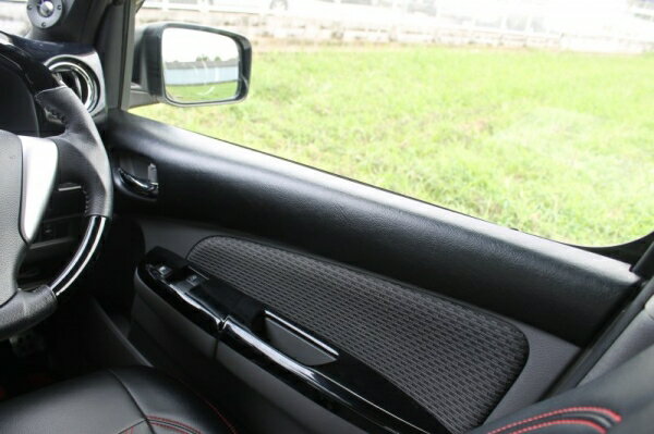 ボディラインNV350キャラバン ドアトリムカバー 革シボ