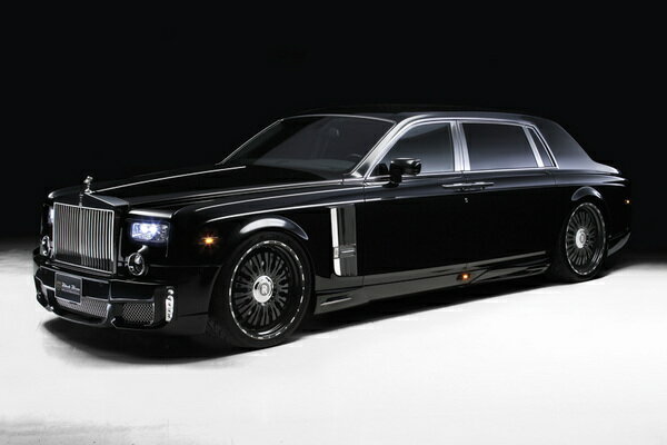 ROLLS ROYCE PHANTOM Sports Line Black Bison Edition SIDE SPATS 2003y〜メーカーヴァルド【WALD】メーカーコードカテゴリサイドステップお届け納期エアロパーツ等の場合は受注生産品となり、発送までに2か月以上掛かる場合があります。その際はメールにてご連絡致しますので、確認していただき必ずご返信をお願い致します。※納期表示が2か月以上の商品の場合は除きます。また、専用工場で塗装後発送する塗装サービス品は表示の納期からプラス2〜3週間となります。送料についてエアロパーツ・マフラー・ベットキット等の大型商品は、北海道・沖縄・離島等一部地域や個人宅配送の場合は、送料が追加になる場合があります。その際はメールにてご連絡致しますので、確認していただき必ずご返信をお願い致します。商品詳細ロング、ショート共通　フィンカバー付属。注意事項※商品画像は装着画像や塗装済みのイメージ画像の場合がございます。カラーが異なる場合もございますのでご注意ください。※塗装が必要な外装品(エアロパーツ)は特性上下地処理が必要となります。表面の小傷等は不良ではございません。※商品の装着後（塗装後含）のキャンセルはお受け致しかねます。商品が届きましたら必ず装着前にご確認をお願い致します。※適合情報や注意事項について記載が無い事項もございますので、メーカーホームページ等でご確認ください。商品タグROLLS ROYCE PHANTOM Sports Line Black Bison Edition SIDE SPATS 2003y〜 サイドステップ ヴァルド WALD Rolls-Royce Phantom /Rolls-Royce Phantom ロールス ロイス ファントム詳細は・・・お気軽にお問い合わせください。関連商品