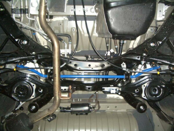 クスコスタビライザー 843 311 BJ28 ニッサン エルグランド PNE52 リヤ