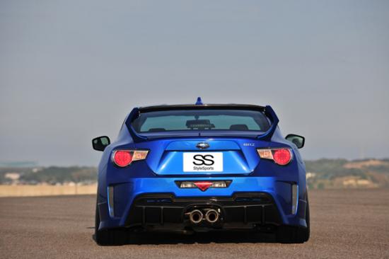 ノブレッセBRZ ZC6 スタイルスポーツ リアバンパー/ストリートマフラー 2点セット 牽引フック仕様 [マ..