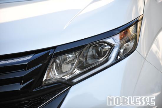 ノブレッセステップワゴン RP アイライン 塗装済 ホワイトオーキッドパール (NH788P)