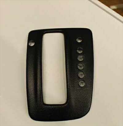 NV350キャラバン E26 標準ボディ1-2型用 シフトゲートパネル 黒革シボ