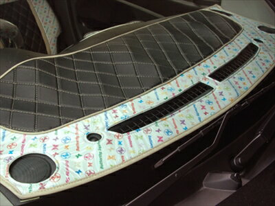エブリイワゴン DA64W (H17.8-) モノグラムマルチカラーダッシュマット センタースピーカー：無用 カラー：ブラック