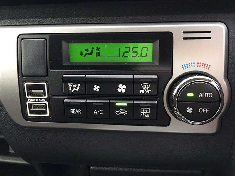 ハイエース 200系 4型以降用 USB充電器 2.1A×2(4.2A)