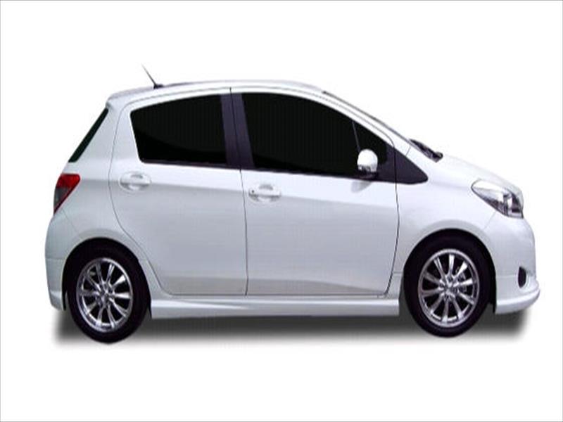 NCP91 ヴィッツRS サイドステップ　左右セット 1_bee8d616-6923-441b-8a72-