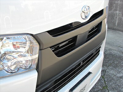 ハイエース 200系 6型 標準ボディ フロントグリルガーニッシュ アッパー＆ロア タイプ1セット 塗装済 艶ありブラック/202