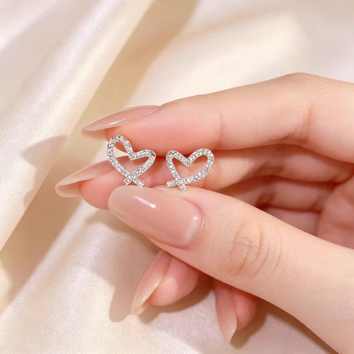 Rakuten - ジルコニアハート シルバーピアス シンプル 通勤 通学 18K ホワイトゴールドメッキ