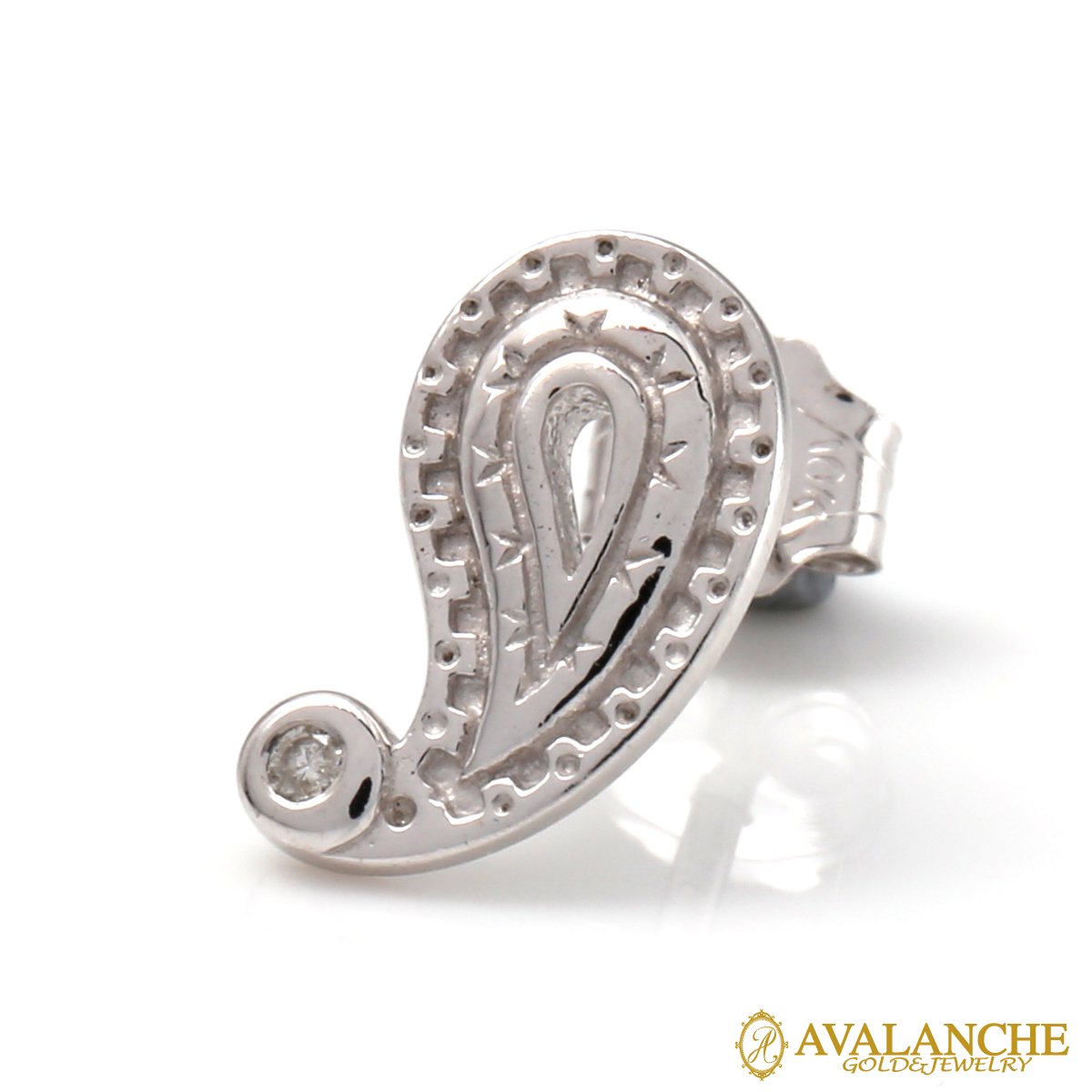 コメント アヴァランチオリジナルジュエリーから、ペイズリーをデザインに落とし込んだお洒落な新作デザインの登場です。ペイズリーの細かい部分まで見事に再現した、クオリティの高さがうかがえるジュエリーです。同デザインのペンダントやリングと合わせる...