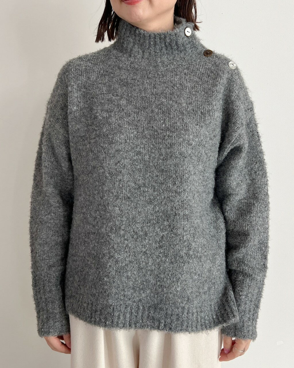 ノースオブジェクト north object ケイット keitto 色々ボタン付き ループヤーン ニット プルオーバー チャコール ブルー ベージュ グリーン M トップス ポリエステル ナイロン ウール ポリウレタン 肩開き 柔らかい おしゃれ かわいい 秋 冬 カジュアル