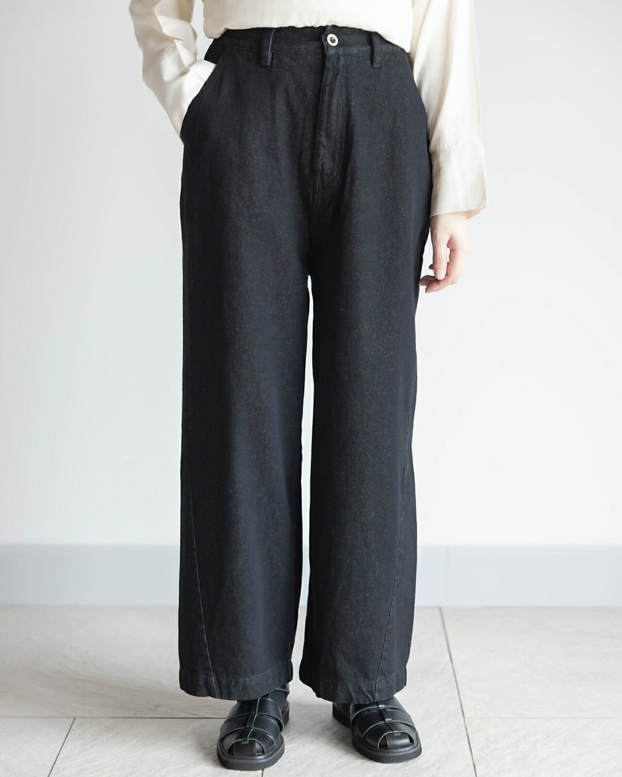 ノースオブジェクト north object リラシク LILASIC パネルワイド ストレート デニム パンツ ブラックデニム インディゴネイビー M ボトムス 綿 カーブパンツ ワイド 後ろゴム 10オンス おしゃれ かわいい 秋 冬 カジュアル