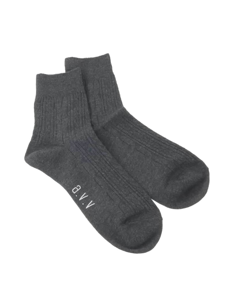 【ギフトにおすすめ】ケーブル編み柄ソックス a.v.v アー・ヴェ・ヴェ 靴下・レッグウェア その他の靴..