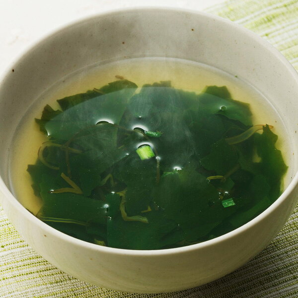 刻み芽かぶ入り 和風わかめスープ 90g　お湯を入れるだけ！簡単おいしい！アワワスタッフも朝にお昼に飲んでます♪【忙しい朝に】【あともう1品に】【ダイエットフード】【低カロリー】