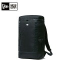 【商品名】：ボックスパック 32L ブラック 【品番】：13529455 【カラー】：ブラック 【サイズ】：高さ：約525mm 　　　　　　　幅：約300mm 　　　　　　奥行：約170mm 【容量】：約32L 【素材】：ポリエステル/1680D ポリエステル/900D 【注意】：こちらの商品は、他の通販サイトと在庫共有しているため、ごくまれにご注文後でも在庫切れの場合がございます。 その際は連絡させて頂きますので、予めご了承ください。 また、実際の商品と比較し色味に若干の誤差が生じる場合がございますので、ご了承下さい。 【製造販売元】：ニューエラジャパン合同会社 メーカー希望小売価格はメーカーサイトに基づいて掲載していますボックス型のシルエットが特徴的なボックスパックは、その構造から余分な隙間を生まず効率的な収納が可能。タウンユースから通勤・通学まで幅広くニーズを満たす使い勝手の良さで支持を集めます。 ご自身用はもちろんギフトとしてもおすすめです！ ・インナーポケット・メイン収納へ直結する背面左側のサイドジップ ・開口の広いサイドジップからはラップトップPCも取出し可能。 ・上蓋裏に配備した小物や文房具の収納に便利なメッシュポケット ・ラップトップPCを保護する収納ポケット ・ドリンク等の携帯に便利なサイドポケット ・シューズ等の収納に便利なボトムポケット(30cmのシューズも収納可能) ・12インチ（30cm）レコードが収納でき、レコードバッグとしても活用可能 ※キャップクリップは別売です。 ＜モデル身長＞ 男性：約180cm 女性：約160cm