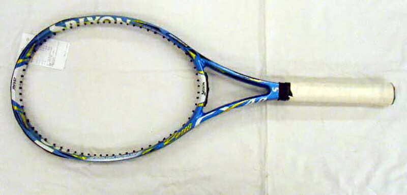 【商品名】 REVOCX4．0【メーカー】 スリクソン【グリップサイズ】 2【重量（実測値）】 283g【フレックス（実測値）】 68【程度】 BB:多少傷あり【商品No.】 C-12542※重量・フレックスに関しましては実測値となります。フェースサイズ：100square inchフレーム長：27inch推奨テンション：40〜55lbs定価：￥33,000打球感の柔らかい打ちやすいモデルです。