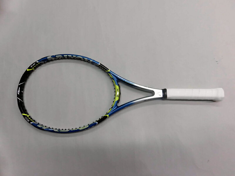 スリクソン　SRIXON 硬式テニスラケット REVO レボ　CX 4.0 言葉では伝わらない？この飛びこの感覚。REVO CX 4.0は実力派