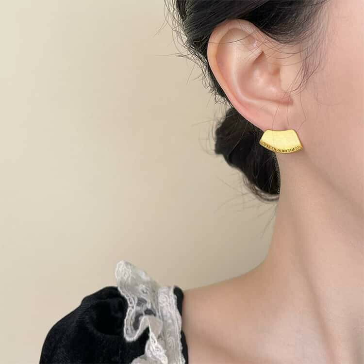 2組（4個）セット ピアス 金属アレルギー対応 フィット感 上品 レディース 控えめ ...