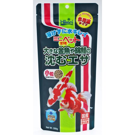 大きな金魚・錦鯉の稚魚に最適なサイズの沈下性飼料。野生の川魚、エビにも使える多用途タイプ。【仕様】●容量：200g【キョーリン ひかり フード アクア】