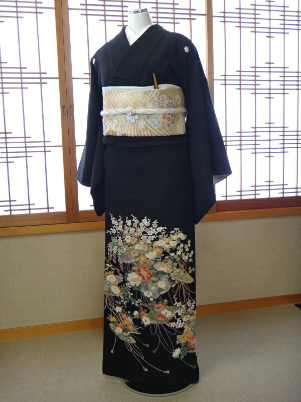 レンタル 花の都 結婚式 黒留袖 黒留 留袖レンタル 貸衣装留袖 フルセット 帯 草履 バック 足袋 小物 送料無料 着物 結婚式 お母さん 往復送料無料 身長150cm~160cm対応 披露宴 親族 来賓 高級正絹素材 母親も立派な主役 伝統美 お花がいっぱい まさに花の都 人気上位