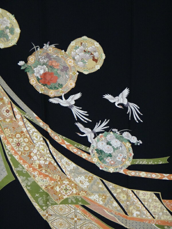 レンタル 手鏡 結婚式 黒留袖 黒留 留袖レンタル 貸衣装留袖 フルセット 帯 草履 バック 足袋 小物 送料無料 着物 結婚式 お母さん 往復送料無料 身長145cm~160cm対応 正絹素材 職人渾身の描き上げ お母さんも立派な主役 流れるようなのしめの川の上を祝福の鶴が喜びの舞